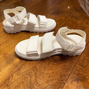 EUC Women’s Vans Colfax Sandal